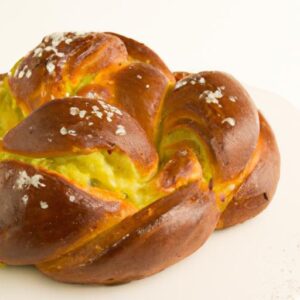 Discover Finnish Pulla: The Aromatic Cardamom Bread Delight