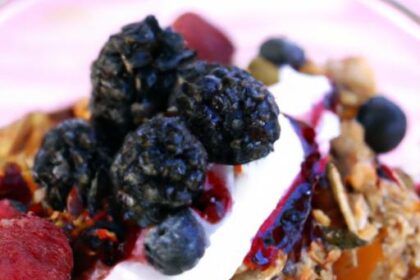 Layered Delight: Berry Parfait with Crunchy Granola Twist
